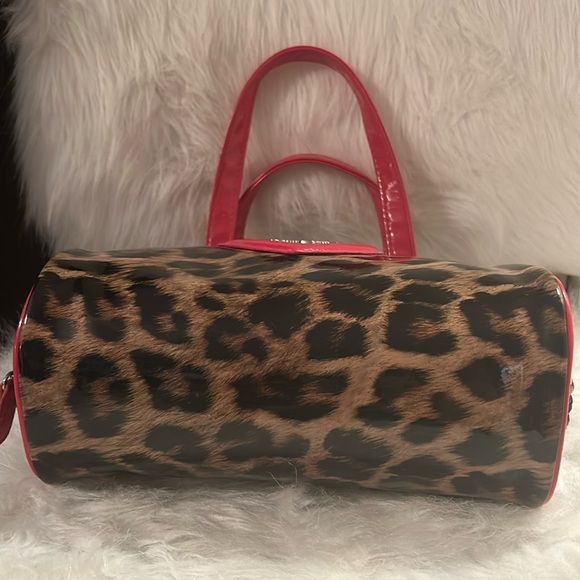 JESSICA SIMPSON MAKEUP/TOILETRY PATENT BAG - Picture 9 of 12